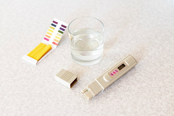glass-water-quality-tester-universal-litmus-ph-tester-with-color-scale-measuring-characteristics-drinking-water-tap-water-quality-analyzer-checking-purity-water-home.jpg